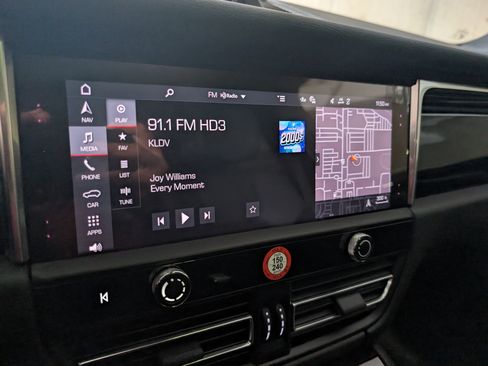 Used 2025 Porsche Macan image 37