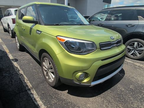 Used 2018 Kia Soul + FWD image 3