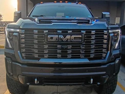 Used 2024 GMC Sierra 2500 Denali Ultimate image 5