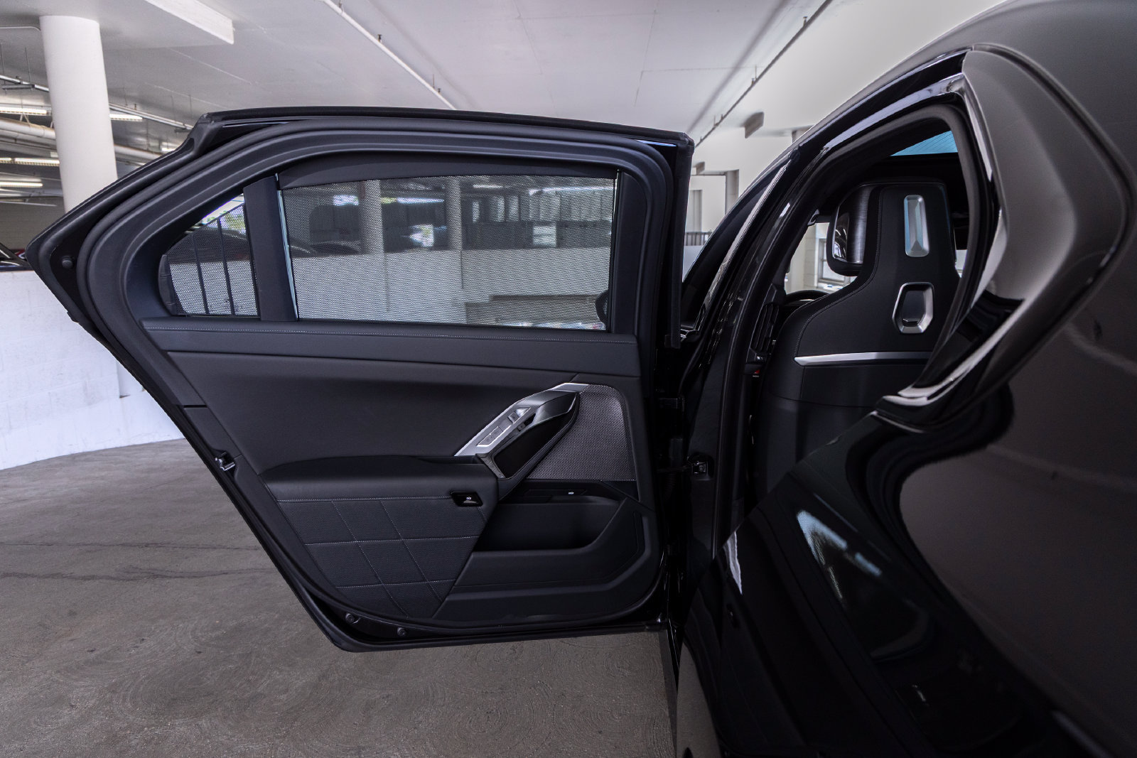 Used 2024 BMW i7 M70 w/ Premium Package AWD/4WD image 22
