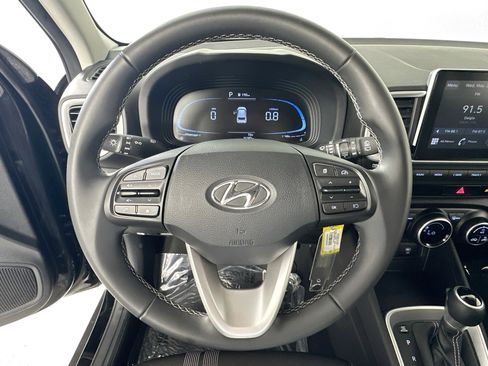 Used 2023 Hyundai Venue SEL FWD image 11
