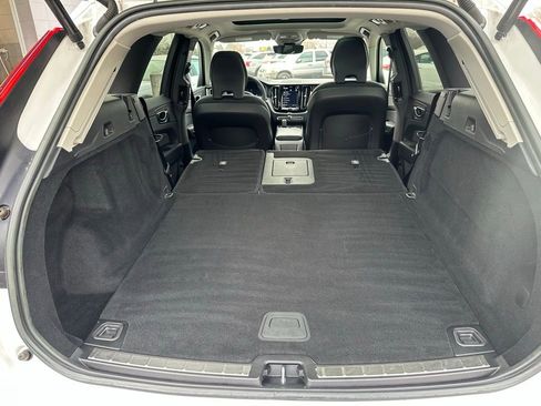 Used 2022 Volvo XC60 B5 Momentum image 30