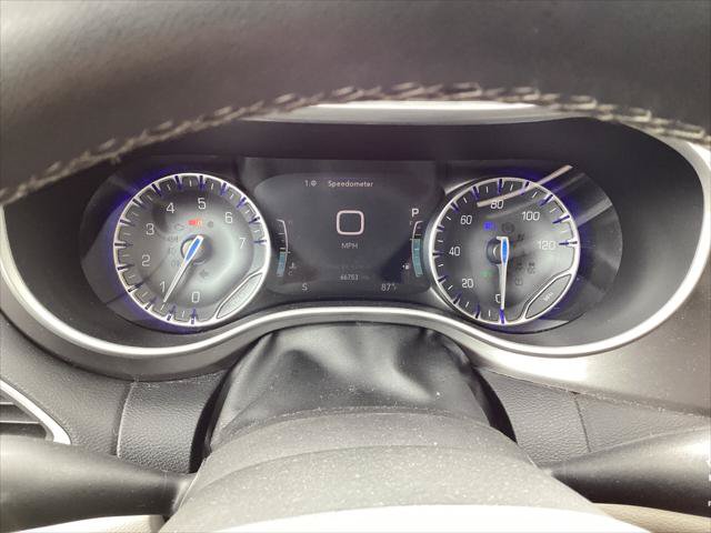 Used 2024 Chrysler Pacifica Touring-L FWD image 25