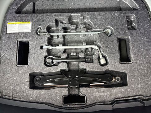 Used 2020 Toyota Corolla LE FWD image 30