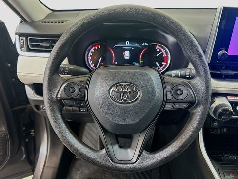 Used 2025 Toyota RAV4 XLE w/ Convenience Package FWD image 9