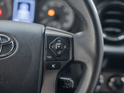 Used 2017 Toyota Tacoma TRD Off-Road image 31