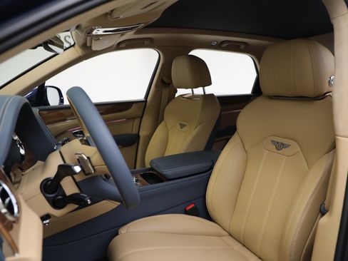 Used 2023 Bentley Bentayga image 16
