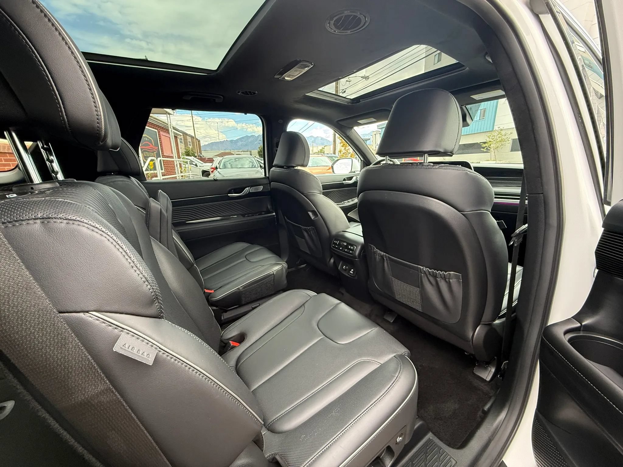 Used 2025 Hyundai Palisade Calligraphy AWD/4WD image 16
