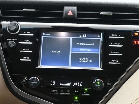 Used 2018 Toyota Camry XLE FWD image 21