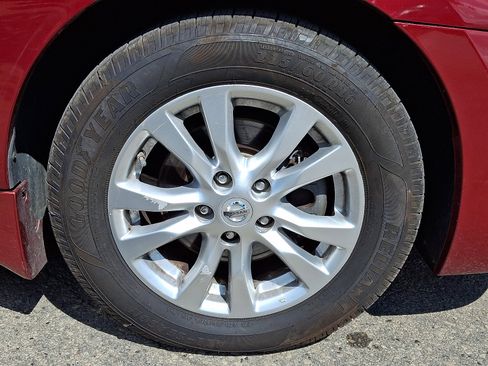 Used 2015 Nissan Altima 2.5 S w/ Sport Value Package FWD image 9