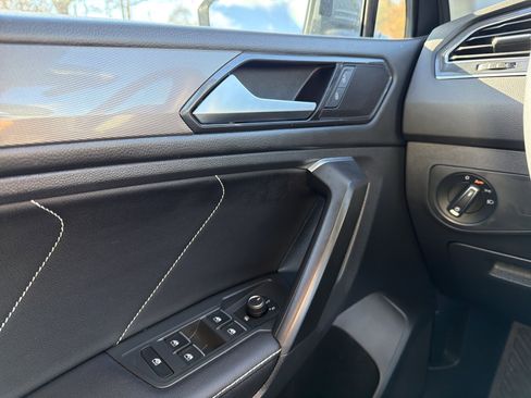 Certified 2023 Volkswagen Tiguan SE w/ Panoramic Sunroof Package image 25