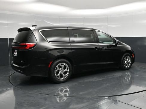 Certified 2024 Chrysler Pacifica Limited FWD image 2