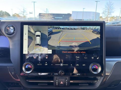 Used 2024 Lexus GX 550 w/ Accessory Package (Z1) image 31