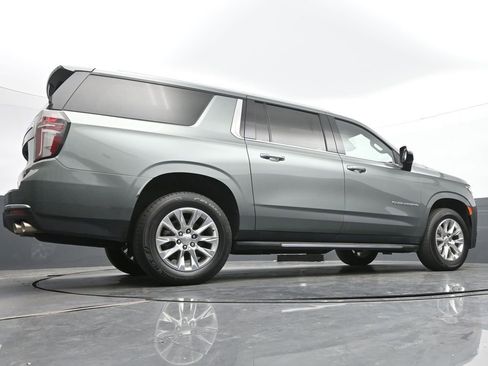 Used 2023 Chevrolet Suburban Premier AWD/4WD image 30