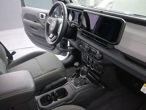 Used 2025 Jeep Wrangler Unlimited Sahara w/ Safety Group AWD/4WD image 39