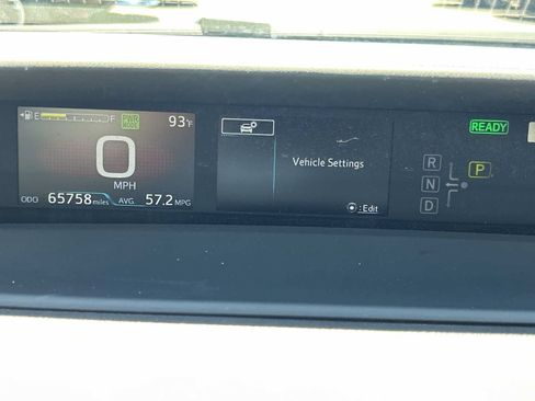 Used 2022 Toyota Prius L Eco FWD image 10