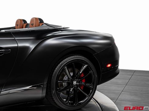 Used 2022 Bentley Continental GT image 15