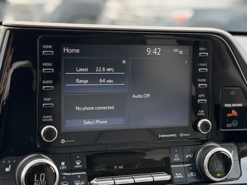 Used 2022 Toyota Highlander XLE AWD/4WD image 21