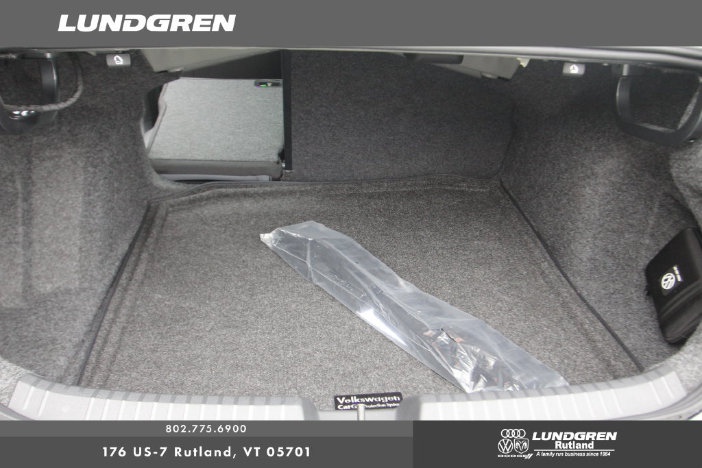 Used 2025 Volkswagen Jetta SE FWD image 24
