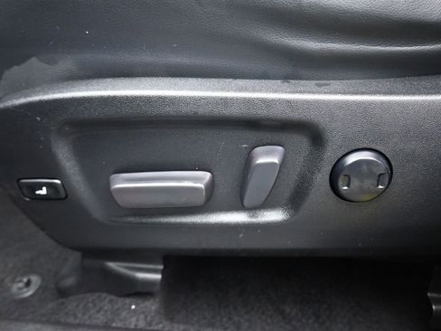 Used 2019 Toyota Highlander XLE image 12