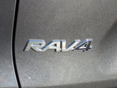 Used 2022 Toyota RAV4 XLE image 30
