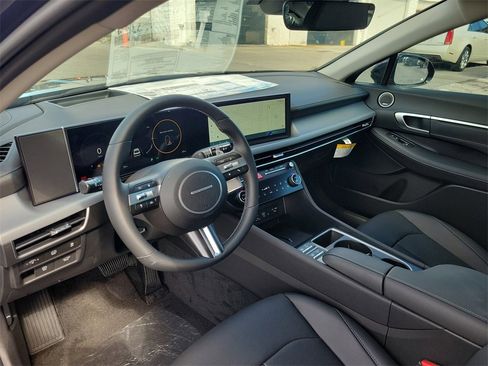New 2025 Hyundai Sonata Limited image 9