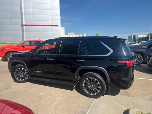 Used 2023 Toyota Sequoia Limited w/ Tow Technology Package AWD/4WD image 5