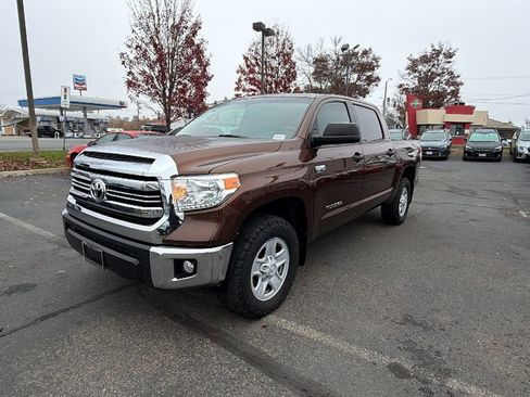Used 2017 Toyota Tundra SR5 image 1