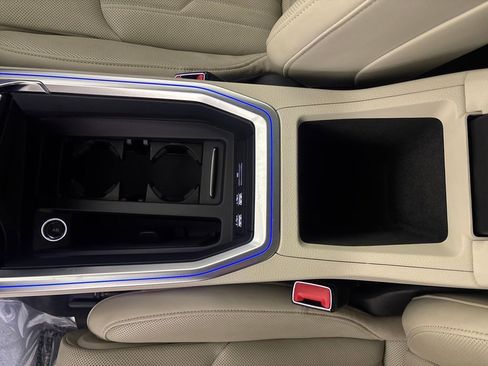 Used 2019 Audi e-tron Prestige w/ Prestige Package image 29