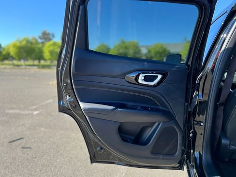 Used 2023 Jeep Compass Latitude image 11