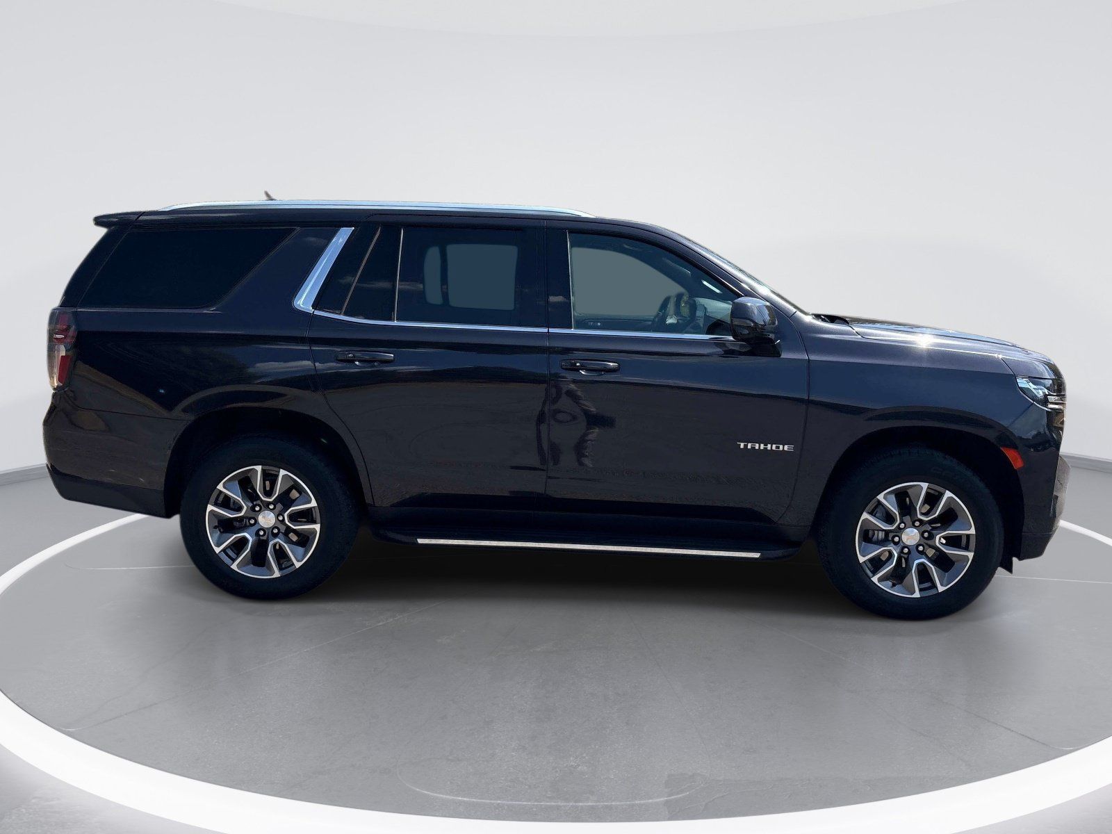 Used 2024 Chevrolet Tahoe LT w/ Luxury Package RWD image 9