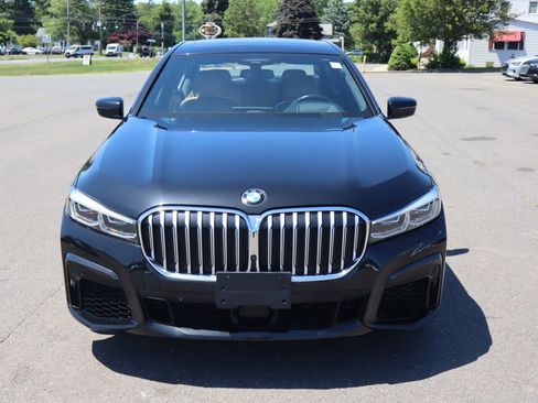 Used 2021 BMW 750i xDrive w/ Executive Package AWD/4WD image 2