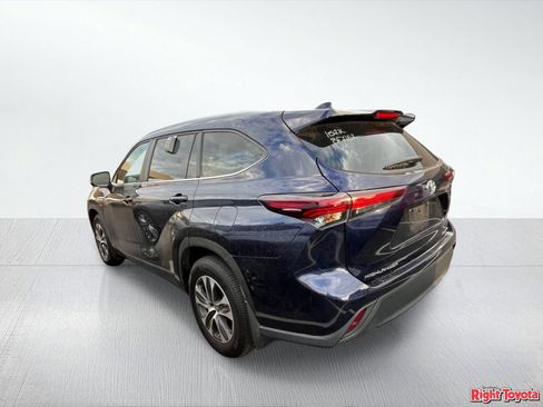 Certified 2024 Toyota Highlander XLE AWD/4WD image 3