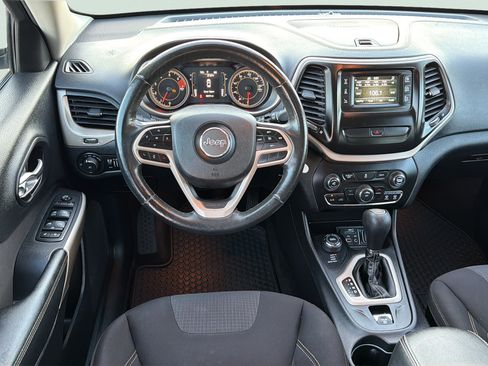 Used 2017 Jeep Cherokee Latitude w/ Cold Weather Group AWD/4WD image 15