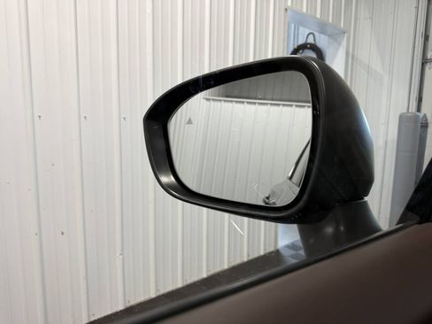 Used 2022 Nissan Rogue S AWD/4WD image 28