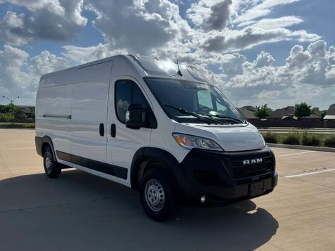 Used 2025 RAM ProMaster 2500 w/ Convenience Group image 3