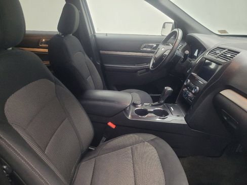 Used 2018 Ford Explorer XLT w/ Equipment Group 201A AWD/4WD image 21