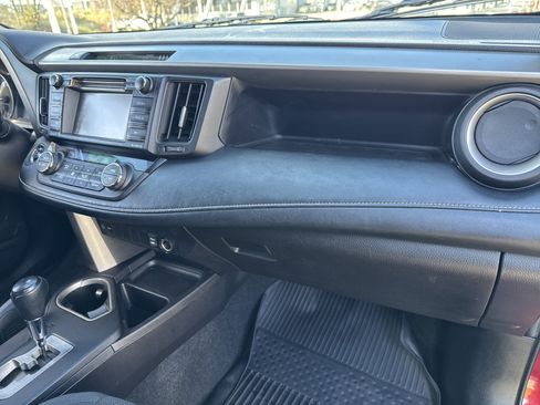 Used 2018 Toyota RAV4 XLE image 21