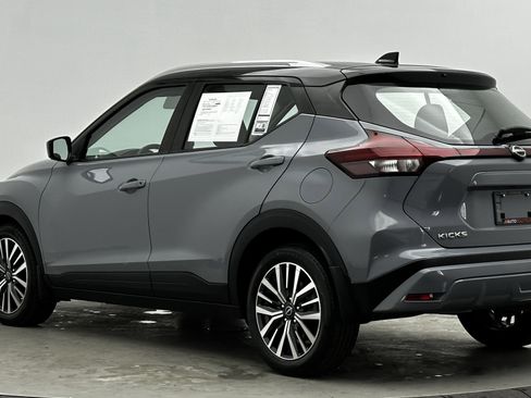 Used 2022 Nissan Kicks SV image 4