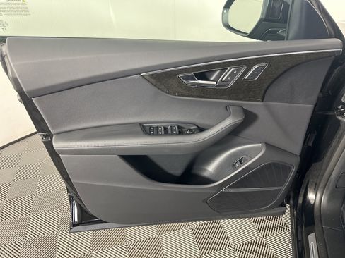 Used 2025 Audi Q8 Premium Plus w/ Premium Plus Package image 15