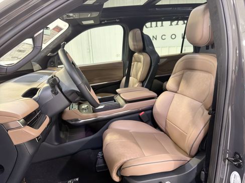 New 2026 Lincoln Navigator Black Label image 10