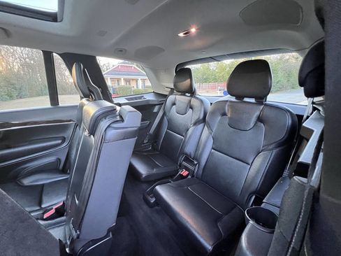 Used 2017 Volvo XC90 T6 Momentum w/ Vision Package image 12