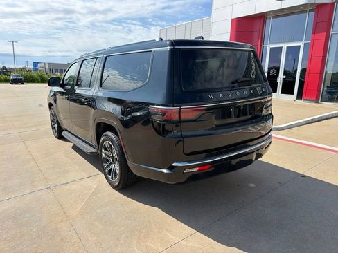 Used 2024 Jeep Wagoneer L Series II AWD/4WD image 3