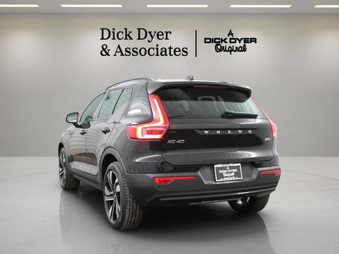 New 2026 Volvo XC40 B5 Plus w/ Climate Package AWD/4WD image 9