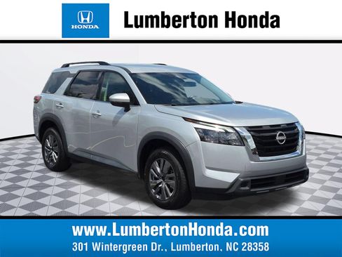 Used 2024 Nissan Pathfinder SV FWD image 1