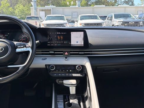 Used 2023 Hyundai Elantra Limited w/ Preferred Accessory Package FWD image 21