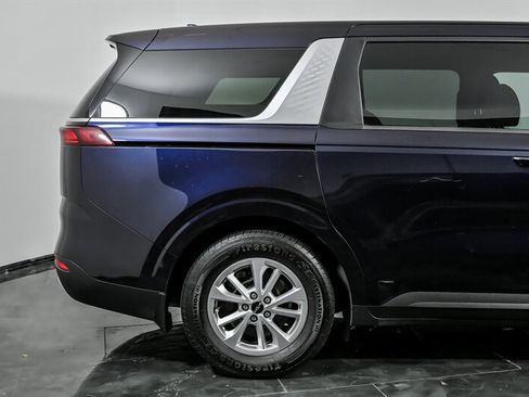 Used 2023 Kia Carnival LX FWD image 10