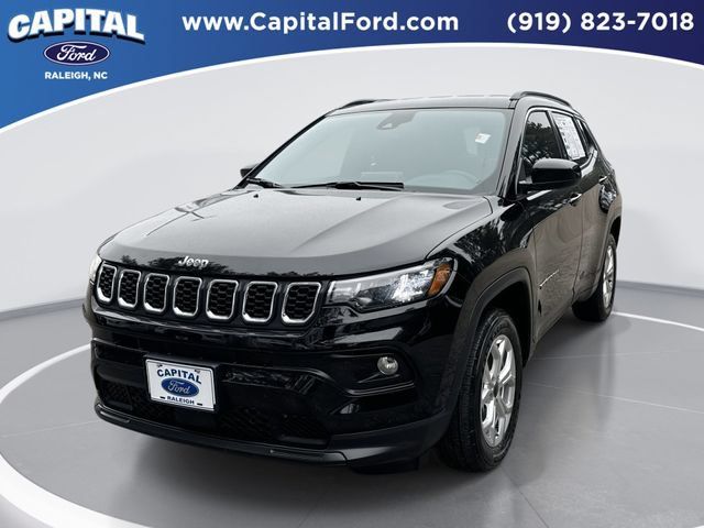 Used 2025 Jeep Compass Latitude AWD/4WD image 1