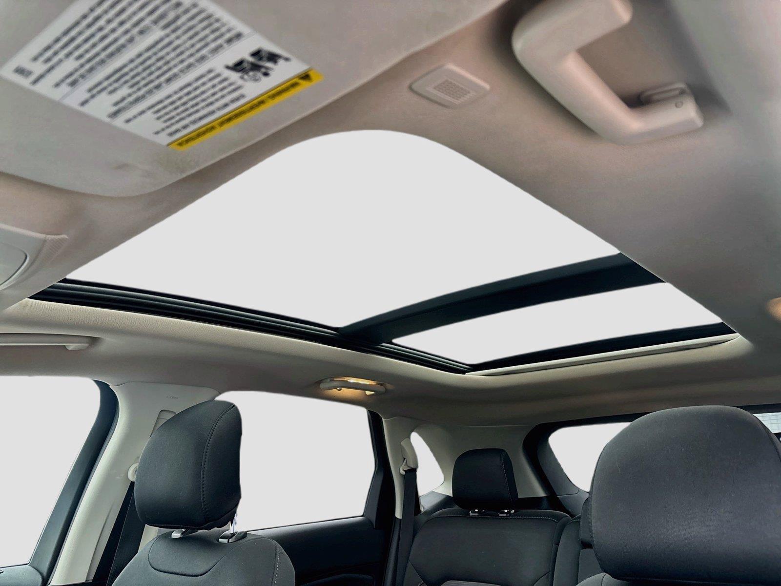 Used 2019 Ford Edge SEL AWD/4WD image 17
