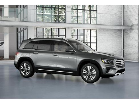 Used 2026 Mercedes-Benz GLB 250 4MATIC image 13